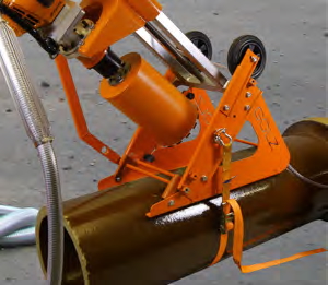 45&deg; drill in cast iron pipe. Fixing by strap, clamping ratchet and angle support (accessory)