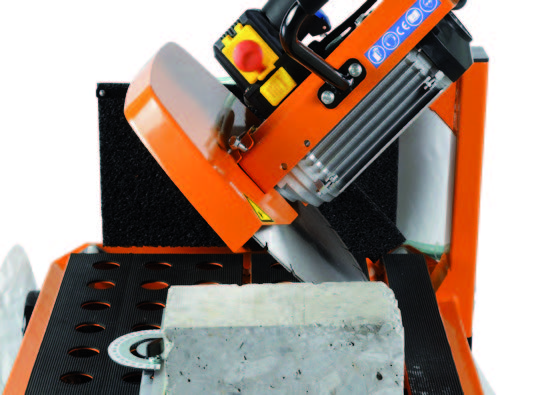 Cutting head adjustable up to 45&deg;